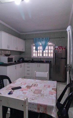 Casa à venda com 5m², 6 quartos e 2 vagas Casa à venda com 5m², 6 quartos e 2 vagasCozinha Casa 1