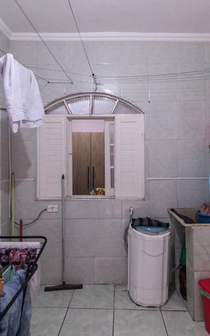Casa à venda com 5m², 6 quartos e 2 vagas Casa à venda com 5m², 6 quartos e 2 vagasÁrea de Serviço Casa 1
