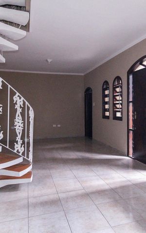 Casa à venda com 5m², 6 quartos e 2 vagas Casa à venda com 5m², 6 quartos e 2 vagasSala - Cozinha Casa 2