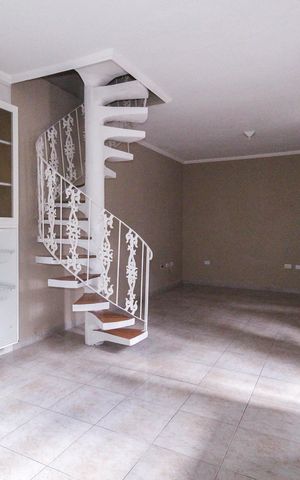Casa à venda com 68m², 2 quartos e 1 vaga Casa à venda com 68m², 2 quartos e 1 vagaSala - Cozinha