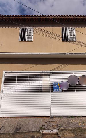 Casa à venda com 68m², 2 quartos e 1 vaga Casa à venda com 68m², 2 quartos e 1 vagaFachada