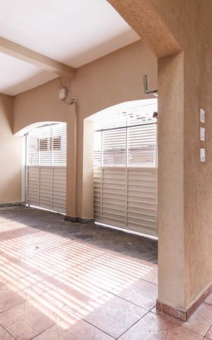 Casa à venda com 68m², 2 quartos e 1 vaga Casa à venda com 68m², 2 quartos e 1 vagaGaragem
