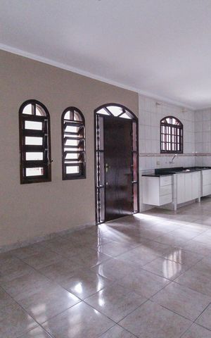 Casa à venda com 68m², 2 quartos e 1 vaga Casa à venda com 68m², 2 quartos e 1 vagaSala - Cozinha
