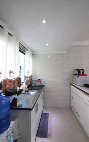 Casa à venda com 216m², 2 quartos e 4 vagasCopa e Cozinha 