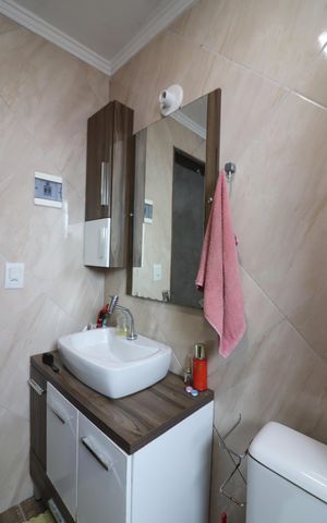 Casa à venda com 216m², 2 quartos e 4 vagasSuíte 1 Banheiro 