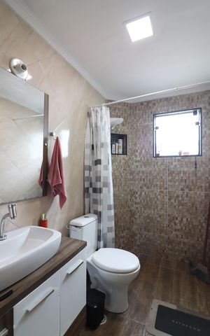 Casa à venda com 216m², 2 quartos e 4 vagasSuíte 1 Banheiro 