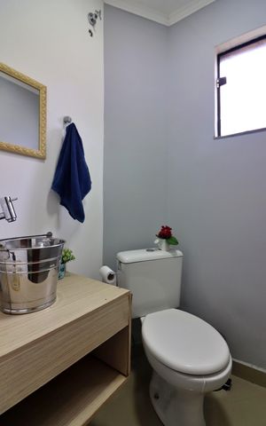 Casa à venda com 216m², 2 quartos e 4 vagasLavabo