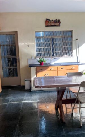 Casa à venda com 243m², 5 quartos e 2 vagas Casa à venda com 243m², 5 quartos e 2 vagasÁrea externa
