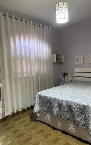 Casa à venda com 243m², 5 quartos e 2 vagas Casa à venda com 243m², 5 quartos e 2 vagasQuarto