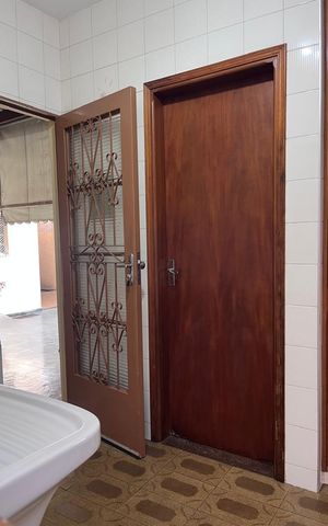 Casa à venda com 243m², 5 quartos e 2 vagas Casa à venda com 243m², 5 quartos e 2 vagasÁrea de serviço