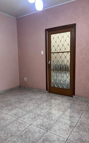 Casa à venda com 243m², 5 quartos e 2 vagas Casa à venda com 243m², 5 quartos e 2 vagasSala 2