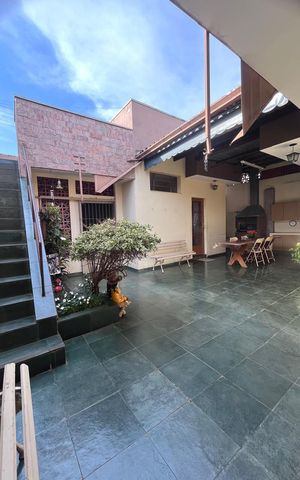 Casa à venda com 243m², 5 quartos e 2 vagas
