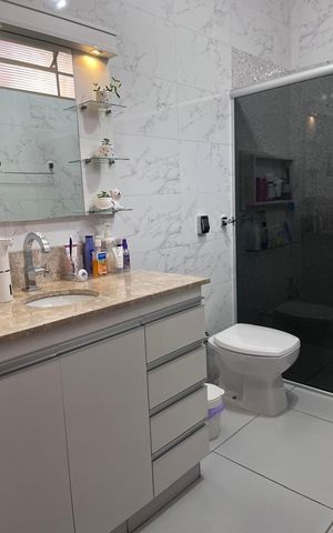 Casa à venda com 243m², 5 quartos e 2 vagas