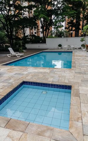 Apartamento à venda com 285m², 3 quartos e 4 vagas Apartamento à venda com 285m², 3 quartos e 4 vagasÁrea comum - Piscina