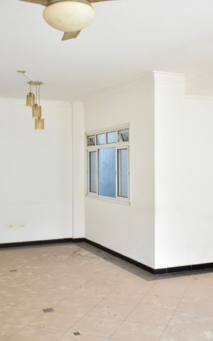 Casa à venda com 170m², 5 quartos e 2 vagas Casa à venda com 170m², 5 quartos e 2 vagasSala