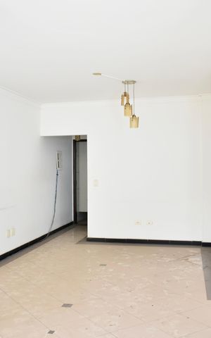 Casa à venda com 170m², 5 quartos e 2 vagas Casa à venda com 170m², 5 quartos e 2 vagasSala