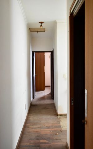 Casa à venda com 170m², 5 quartos e 2 vagas Casa à venda com 170m², 5 quartos e 2 vagasCorredor