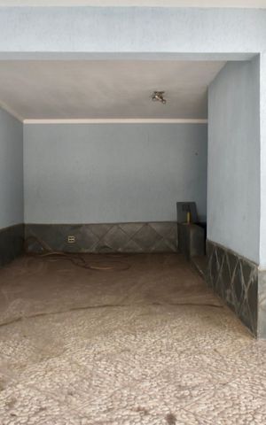 Casa à venda com 170m², 5 quartos e 2 vagas Casa à venda com 170m², 5 quartos e 2 vagasGaragem