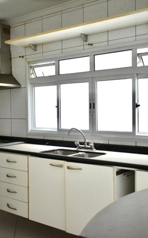 Casa à venda com 170m², 5 quartos e 2 vagas Casa à venda com 170m², 5 quartos e 2 vagasCozinha