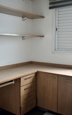 Casa à venda com 170m², 5 quartos e 2 vagas Casa à venda com 170m², 5 quartos e 2 vagasEscritório 2