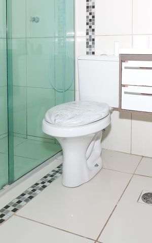 Casa à venda com 80m², 2 quartos e sem vaga Casa à venda com 80m², 2 quartos e sem vagaBanheiro