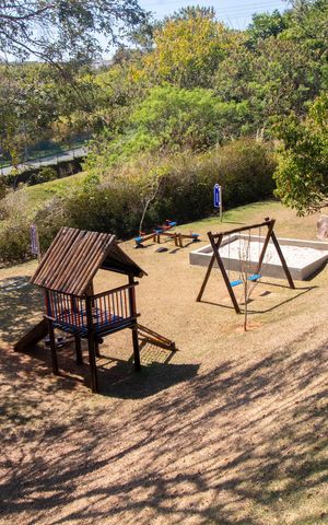 Casa de condomínio à venda com 414m², 3 quartos e 4 vagas Casa de condomínio à venda com 414m², 3 quartos e 4 vagasÁREA COMUM CLUBE QUARESMEIRAS