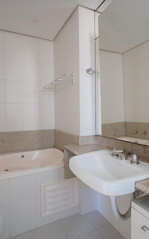 Apartamento para alugar com 140m², 3 quartos e 2 vagas Apartamento para alugar com 140m², 3 quartos e 2 vagasBanheiro da Suíte 2