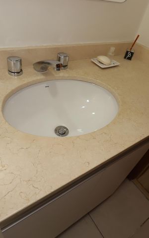 Apartamento à venda com 122m², 3 quartos e 3 vagasBanheiro da Suíte 1 - Pia