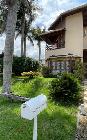 Casa de condomínio para alugar com 2950m², 3 quartos e 5 vagas Casa de condomínio para alugar com 2950m², 3 quartos e 5 vagasEntrada
