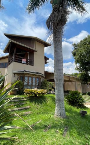 Casa de condomínio para alugar com 2950m², 3 quartos e 5 vagas Casa de condomínio para alugar com 2950m², 3 quartos e 5 vagasEntrada