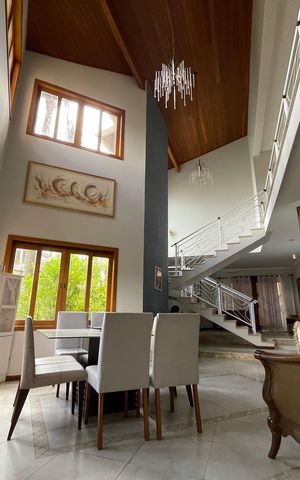 Casa de condomínio para alugar com 2950m², 3 quartos e 5 vagas Casa de condomínio para alugar com 2950m², 3 quartos e 5 vagasSala de Jantar