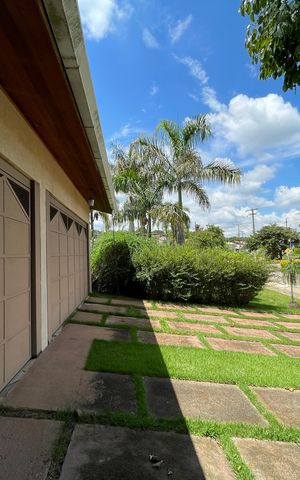 Casa de condomínio para alugar com 2950m², 3 quartos e 5 vagas Casa de condomínio para alugar com 2950m², 3 quartos e 5 vagasGaragem