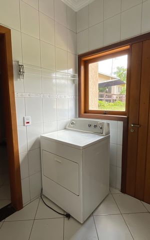 Casa de condomínio para alugar com 2950m², 3 quartos e 5 vagas Casa de condomínio para alugar com 2950m², 3 quartos e 5 vagasCozinha e Área de Serviço