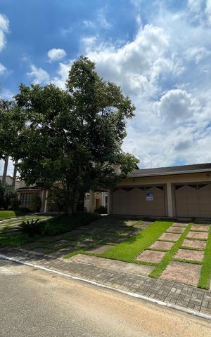 Casa de condomínio para alugar com 2950m², 3 quartos e 5 vagas Casa de condomínio para alugar com 2950m², 3 quartos e 5 vagasGaragem