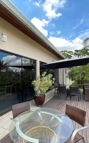 Casa de condomínio para alugar com 2950m², 3 quartos e 5 vagas Casa de condomínio para alugar com 2950m², 3 quartos e 5 vagasVaranda