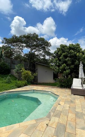 Casa de condomínio para alugar com 2950m², 3 quartos e 5 vagas Casa de condomínio para alugar com 2950m², 3 quartos e 5 vagasPiscina