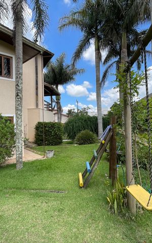 Casa de condomínio para alugar com 2950m², 3 quartos e 5 vagas Casa de condomínio para alugar com 2950m², 3 quartos e 5 vagasFachada