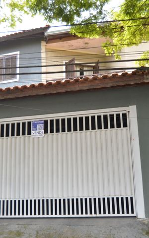 Casa à venda com 127m², 3 quartos e 2 vagasFachada