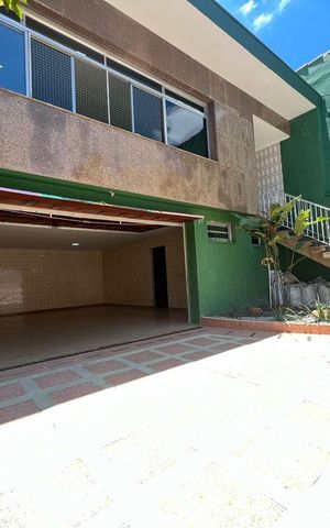 Casa à venda com 262m², 3 quartos e 3 vagas