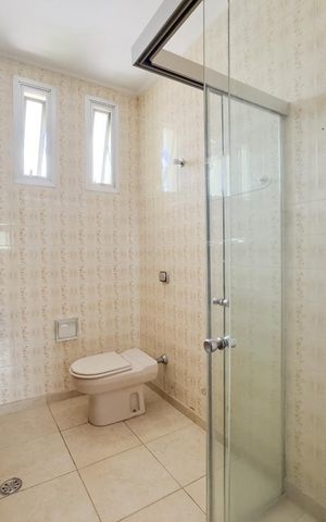 Casa à venda com 350m², 4 quartos e 8 vagasBanheiro Social