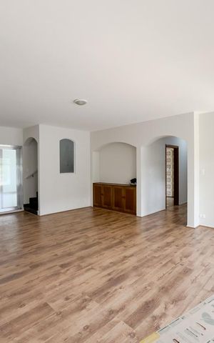Casa à venda com 350m², 4 quartos e 8 vagasSala