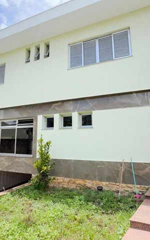 Casa à venda com 350m², 4 quartos e 8 vagasFachada