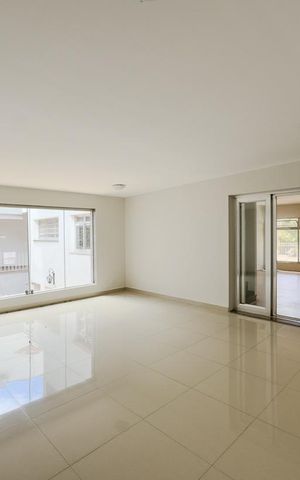 Casa à venda com 350m², 4 quartos e 8 vagasSala