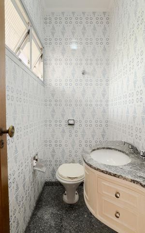 Casa à venda com 350m², 4 quartos e 8 vagasLavabo