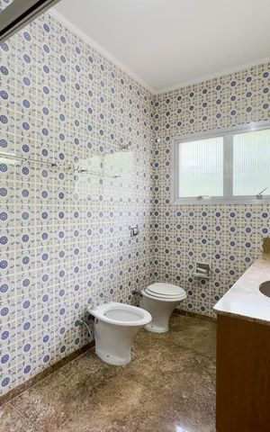 Casa à venda com 350m², 4 quartos e 8 vagasBanheiro da Suíte