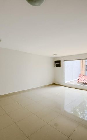 Casa à venda com 350m², 4 quartos e 8 vagasSala