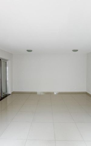 Casa à venda com 350m², 4 quartos e 8 vagasSala