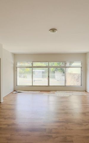Casa à venda com 350m², 4 quartos e 8 vagasSala