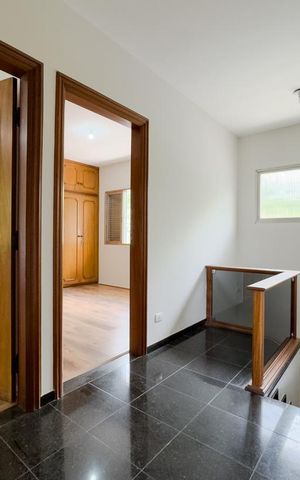 Casa à venda com 350m², 4 quartos e 8 vagasCorredor