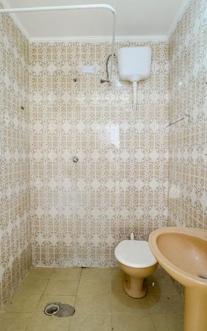Casa à venda com 350m², 4 quartos e 8 vagasBanheiro de Serviço